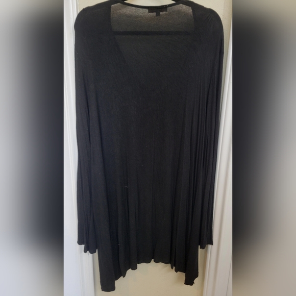 Araxa Black and White Embroidered Long Sleeve Sharkbite Boho Tunic Plus … - Picture 4 of 4